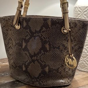 MK Tote, medium, beautiful soft snake skin like feel, like new!